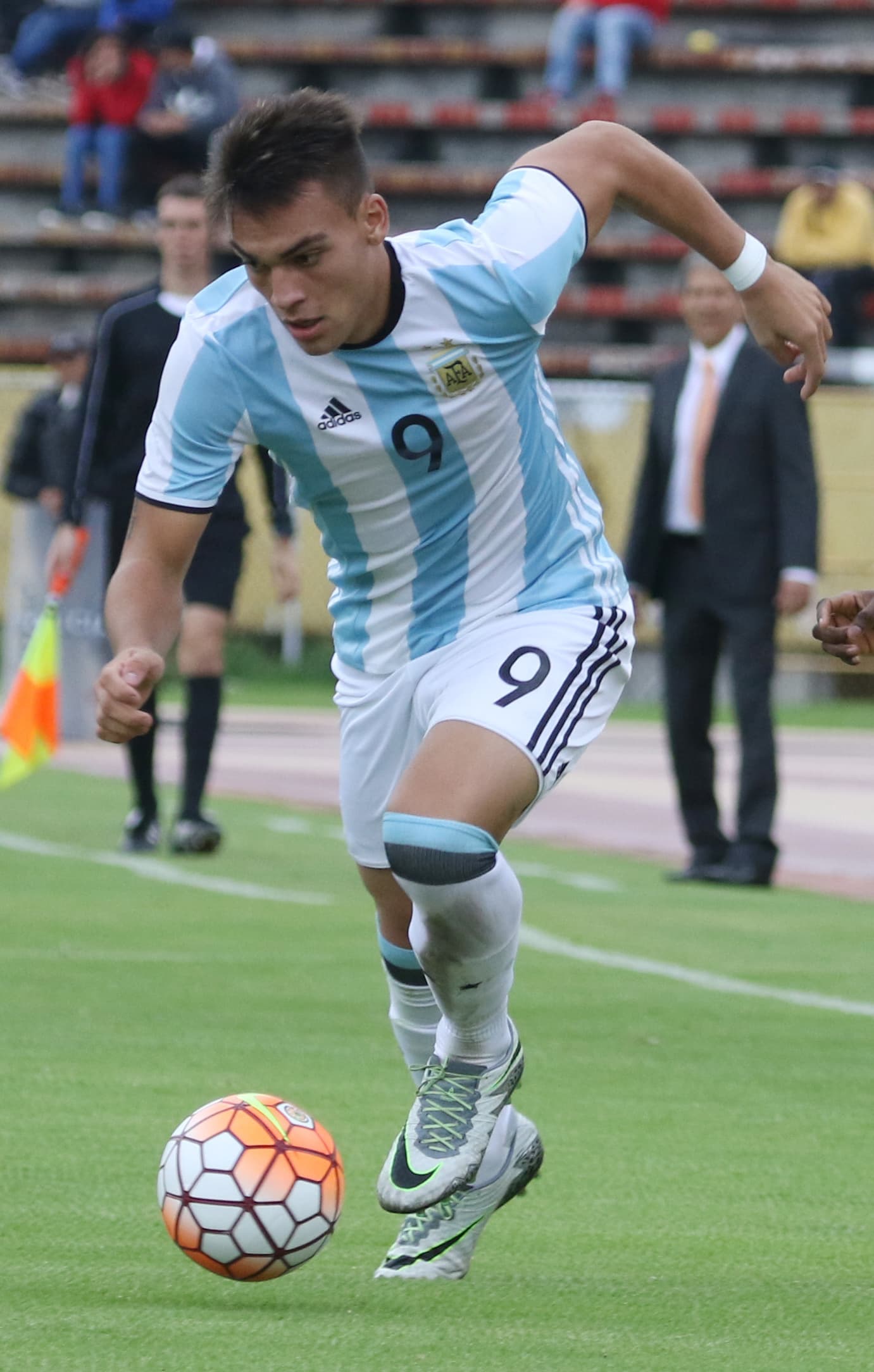 Lautaro Martínez cutout photo
